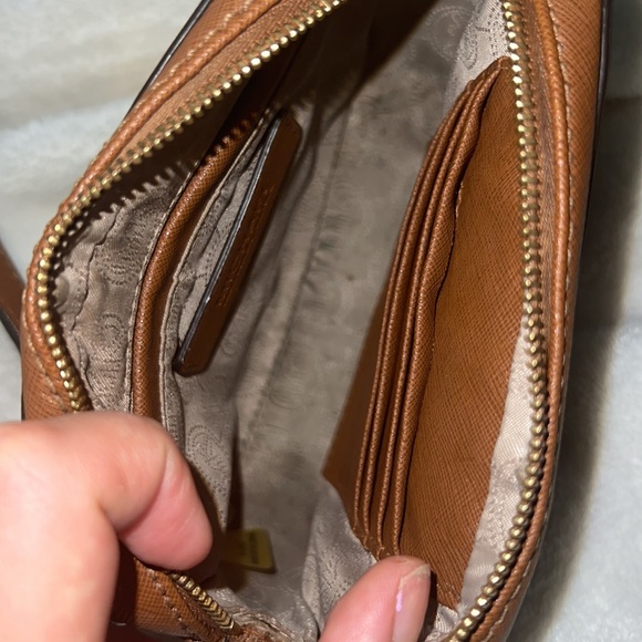 Micheal Kors cross body clutch - Picture 2 of 3